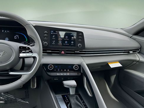 New 2025 Hyundai Elantra Sport image 17