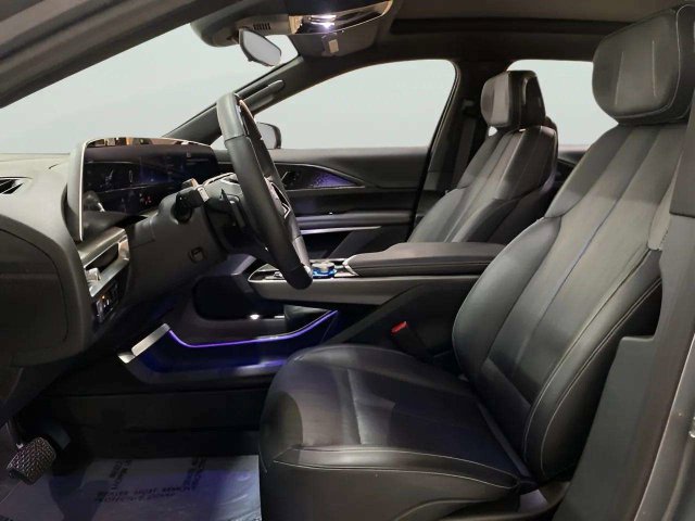Used 2023 Cadillac Lyriq 2WD image 18
