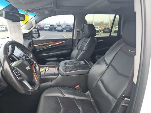 Used 2016 Cadillac Escalade Luxury image 21