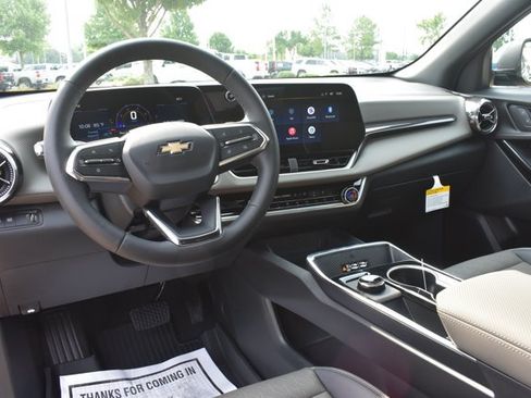 New 2027 Chevrolet Equinox LT w/ Convenience Package II FWD image 18