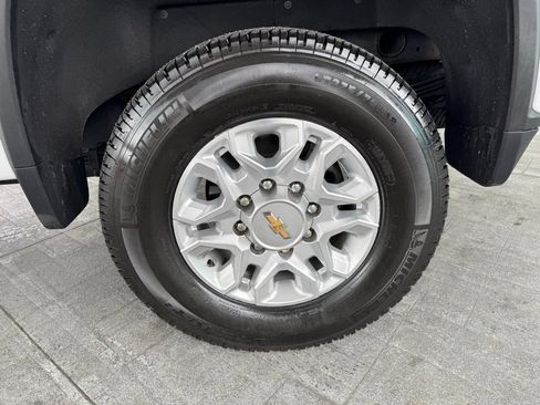 Used 2025 Chevrolet Silverado 2500 LT AWD/4WD image 4