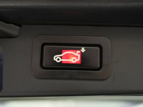 Used 2011 BMW X5 M image 17