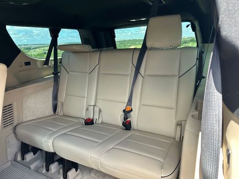 Used 2021 Cadillac Escalade ESV Premium Luxury AWD/4WD image 33