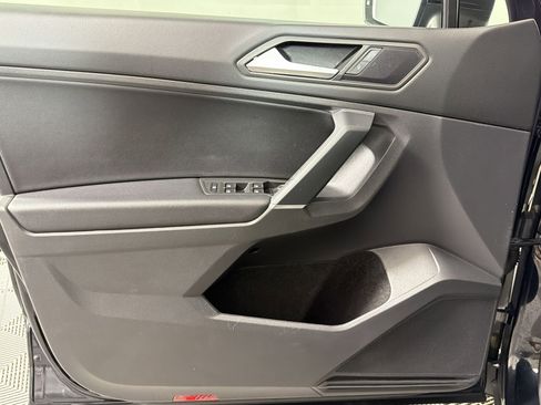 Used 2020 Volkswagen Tiguan SE R-Line FWD image 11