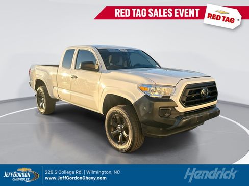 Used 2022 Toyota Tacoma SR image 1