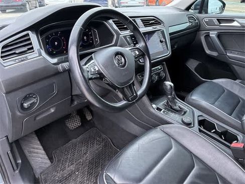Used 2019 Volkswagen Tiguan SEL Premium image 2