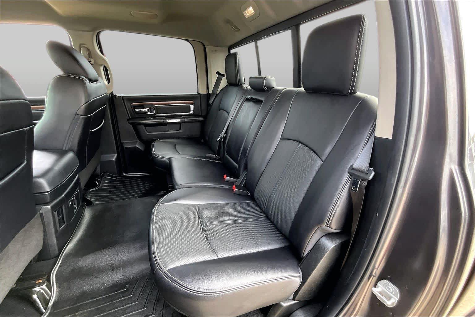 Used 2018 RAM 1500 Laramie w/ Convenience Group AWD/4WD image 20