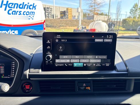 Used 2025 Honda Pilot Black Edition image 29