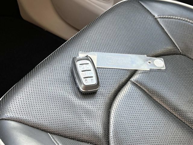 Used 2023 Chrysler Pacifica Limited FWD image 39