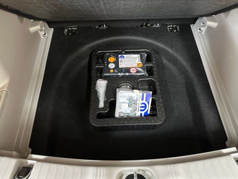 Used 2024 Jeep Compass Limited image 39