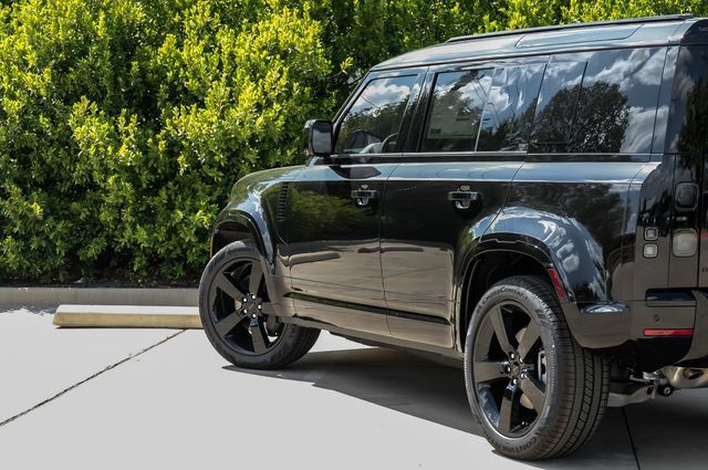 New 2026 Land Rover Defender 110 X-Dynamic SE AWD/4WD image 14
