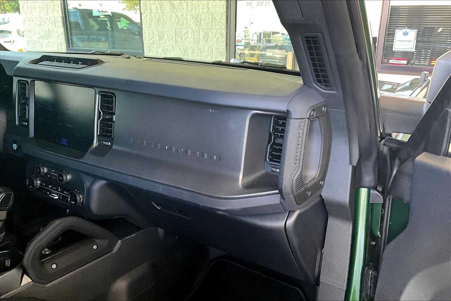 Used 2025 Ford Bronco Big Bend w/ Black Diamond Package AWD/4WD image 17
