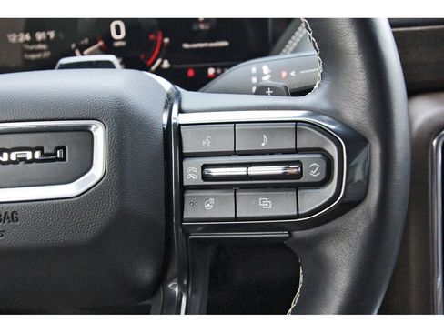 Used 2025 GMC Yukon Denali Ultimate AWD/4WD image 17