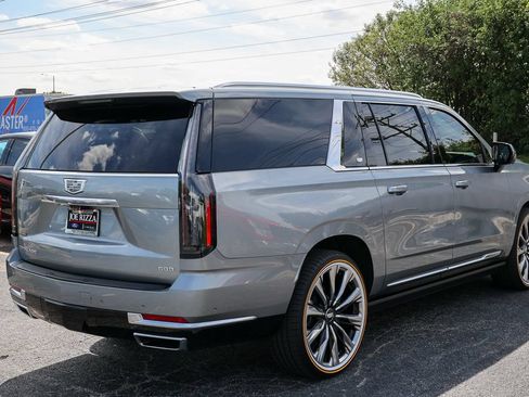 Used 2025 Cadillac Escalade ESV Premium Luxury Platinum AWD/4WD image 34