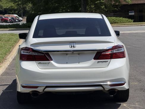 Used 2017 Honda Accord Sport image 5