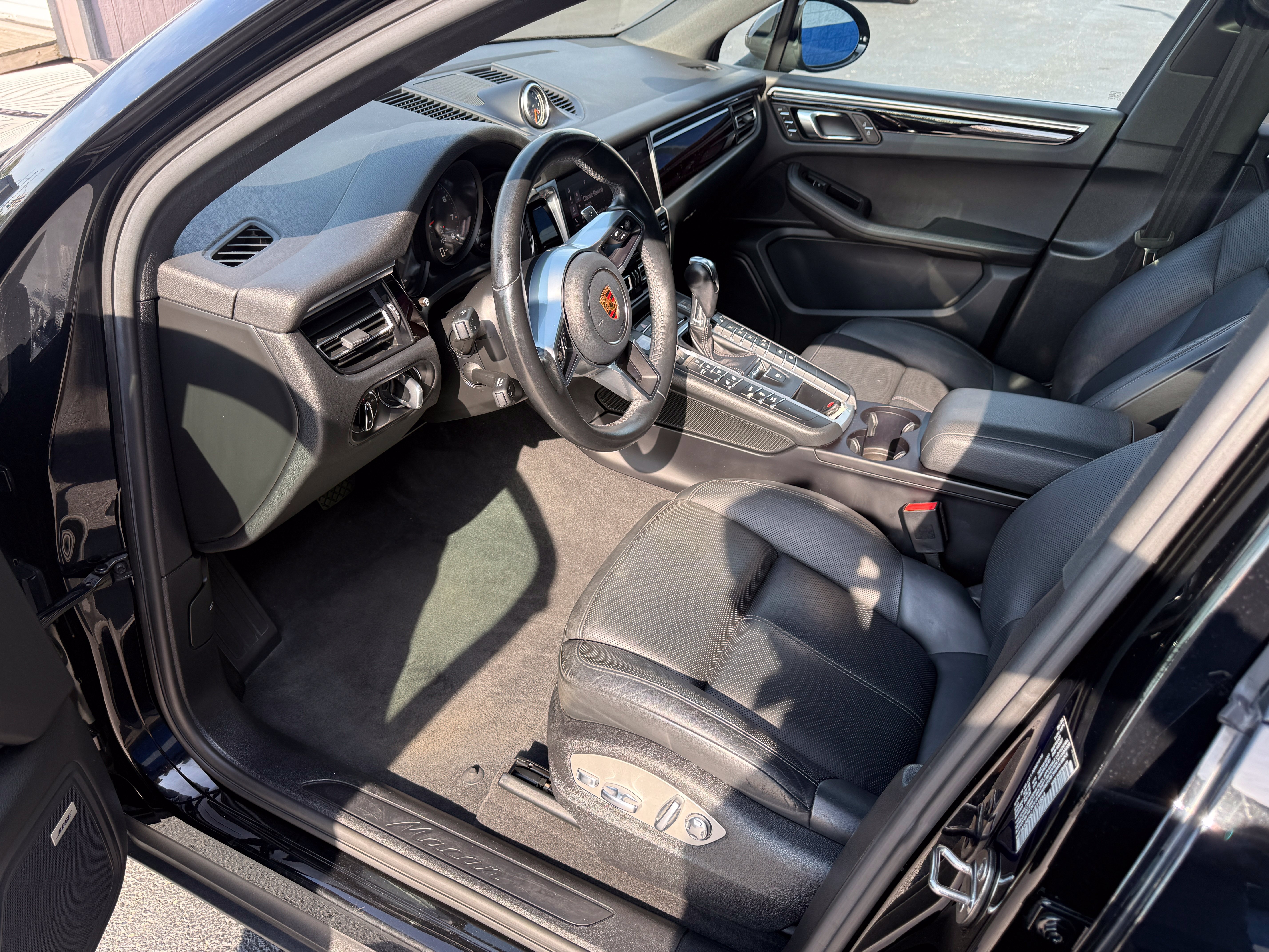 Used 2020 Porsche Macan AWD/4WD image 8