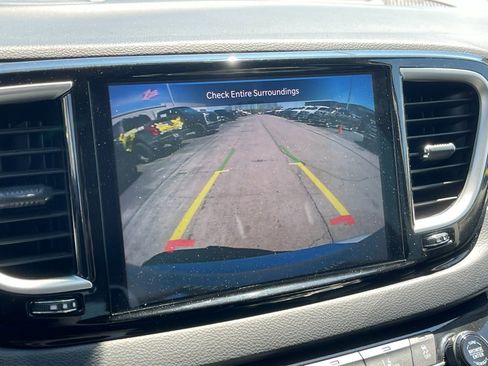 Used 2024 Chrysler Pacifica Touring-L FWD image 22