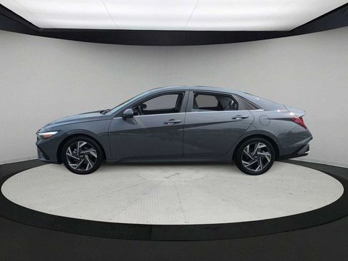 Used 2024 Hyundai Elantra Limited FWD image 5