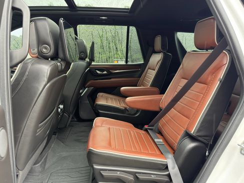 Used 2023 GMC Yukon Denali Ultimate w/ LPO, Floor Liner Package AWD/4WD image 14