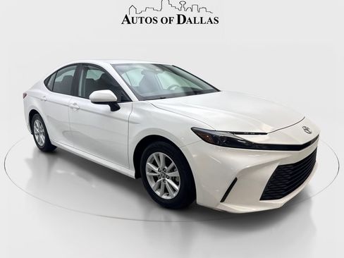 Used 2025 Toyota Camry LE FWD image 4