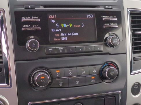 Used 2017 Nissan Titan SV image 21