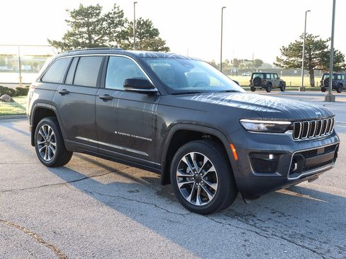 New 2025 Jeep Grand Cherokee Overland w/ Luxury Tech Group IV image 4