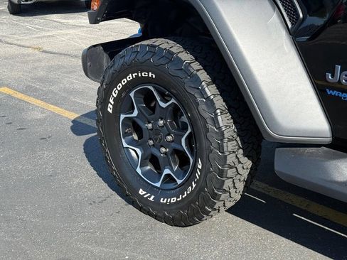 Used 2022 Jeep Wrangler Unlimited Rubicon 4xe w/ Cold Weather Group AWD/4WD image 25