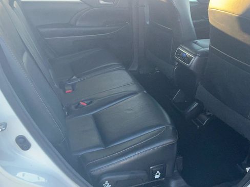Used 2015 Toyota Highlander XLE AWD/4WD image 31