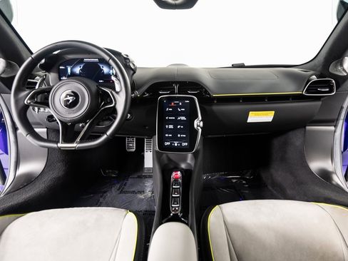 Used 2023 McLaren Artura image 26