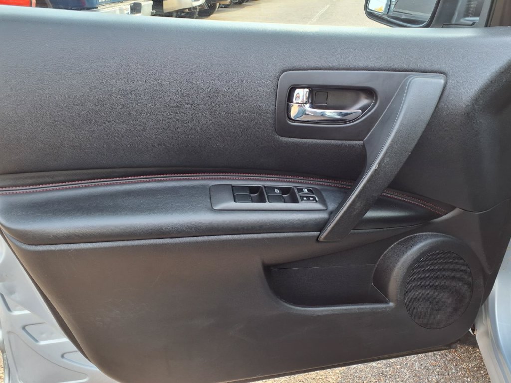 Used 2011 Nissan Rogue SV w/ SL Pkg AWD/4WD image 13