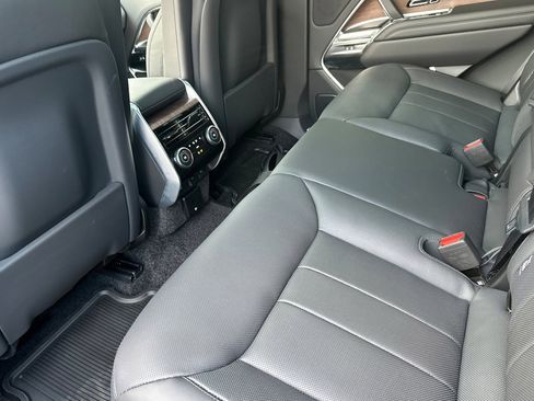 New 2025 Land Rover Range Rover SE image 15