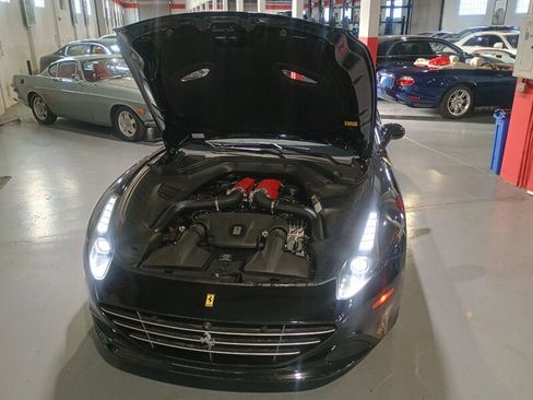 Used 2018 Ferrari California T image 36