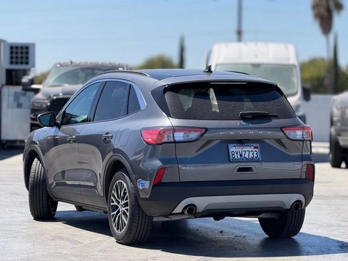 Used 2021 Ford Escape SEL w/ Technology Package FWD image 2