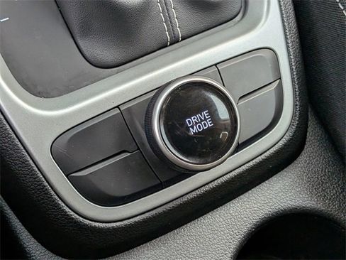 Used 2025 Hyundai Venue SEL image 24