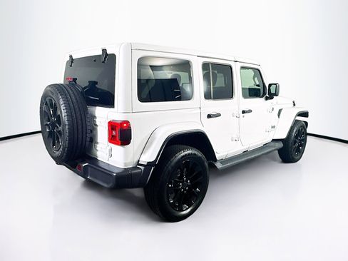Used 2025 Jeep Wrangler Sahara image 9