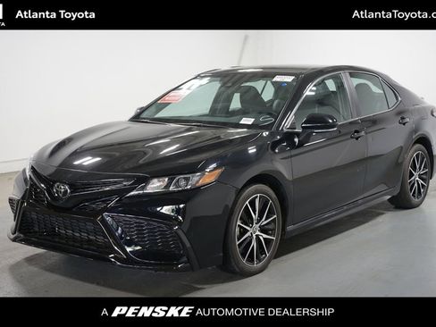 Used 2023 Toyota Camry SE FWD image 1