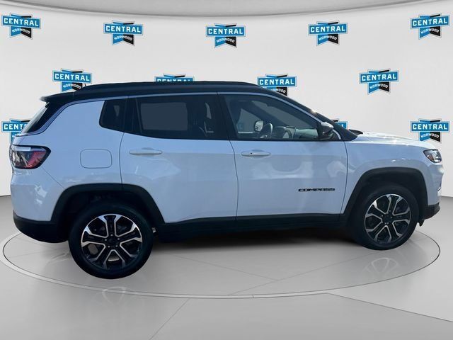 Used 2023 Jeep Compass Limited w/ Sun and Sound Group AWD/4WD image 7