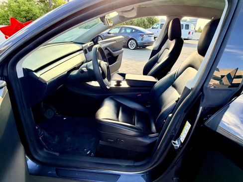 Used 2024 Tesla Model Y 2WD image 32