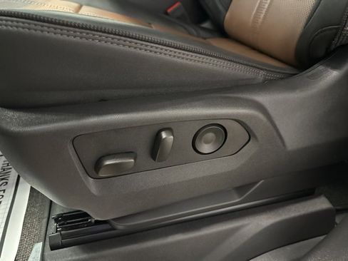 Used 2025 Chevrolet Silverado 3500 High Country w/ High Country Premium Package image 8