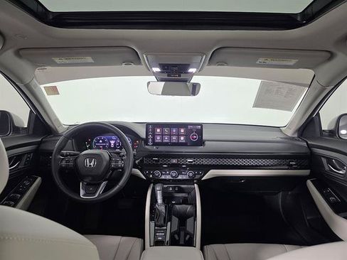 Used 2025 Honda Accord Touring image 27