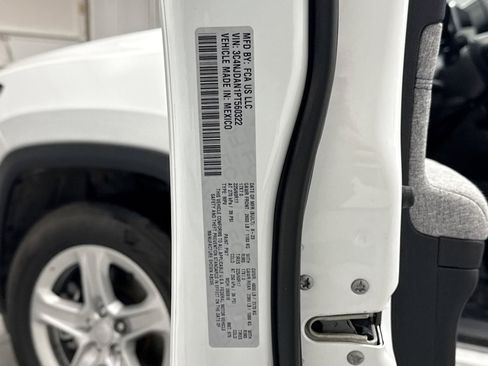 Used 2023 Jeep Compass Sport image 21