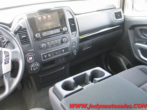 Used 2024 Nissan Titan SV AWD/4WD image 25