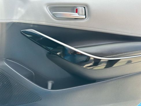 Used 2021 Toyota Corolla XSE FWD image 19