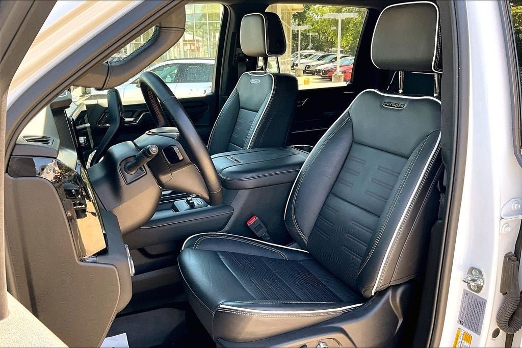 Used 2025 GMC Sierra 2500 AT4X AWD/4WD image 18