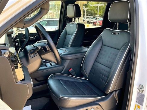 Used 2025 GMC Sierra 2500 AT4X AWD/4WD image 18