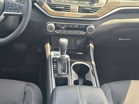 Used 2024 Nissan Altima 2.5 SV FWD image 17