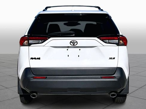Used 2020 Toyota RAV4 XLE image 4