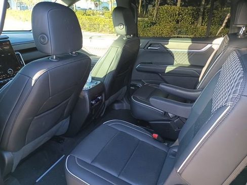 Used 2024 GMC Acadia Denali image 8