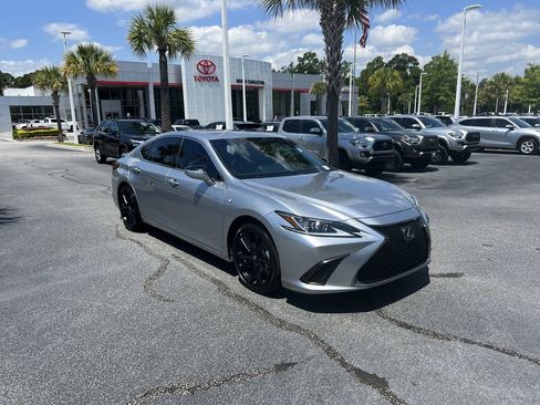 Used 2022 Lexus ES 350 F Sport w/ Accessory Package 2 FWD image 2