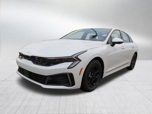 New 2025 Kia K5 LXS image 4